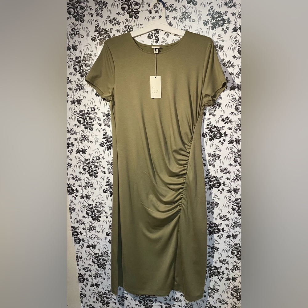 Comfortable, casual, olive color, dress. Buy a new day. Size large.